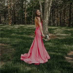 gorgeous hot pink sherri hill prom dress!!